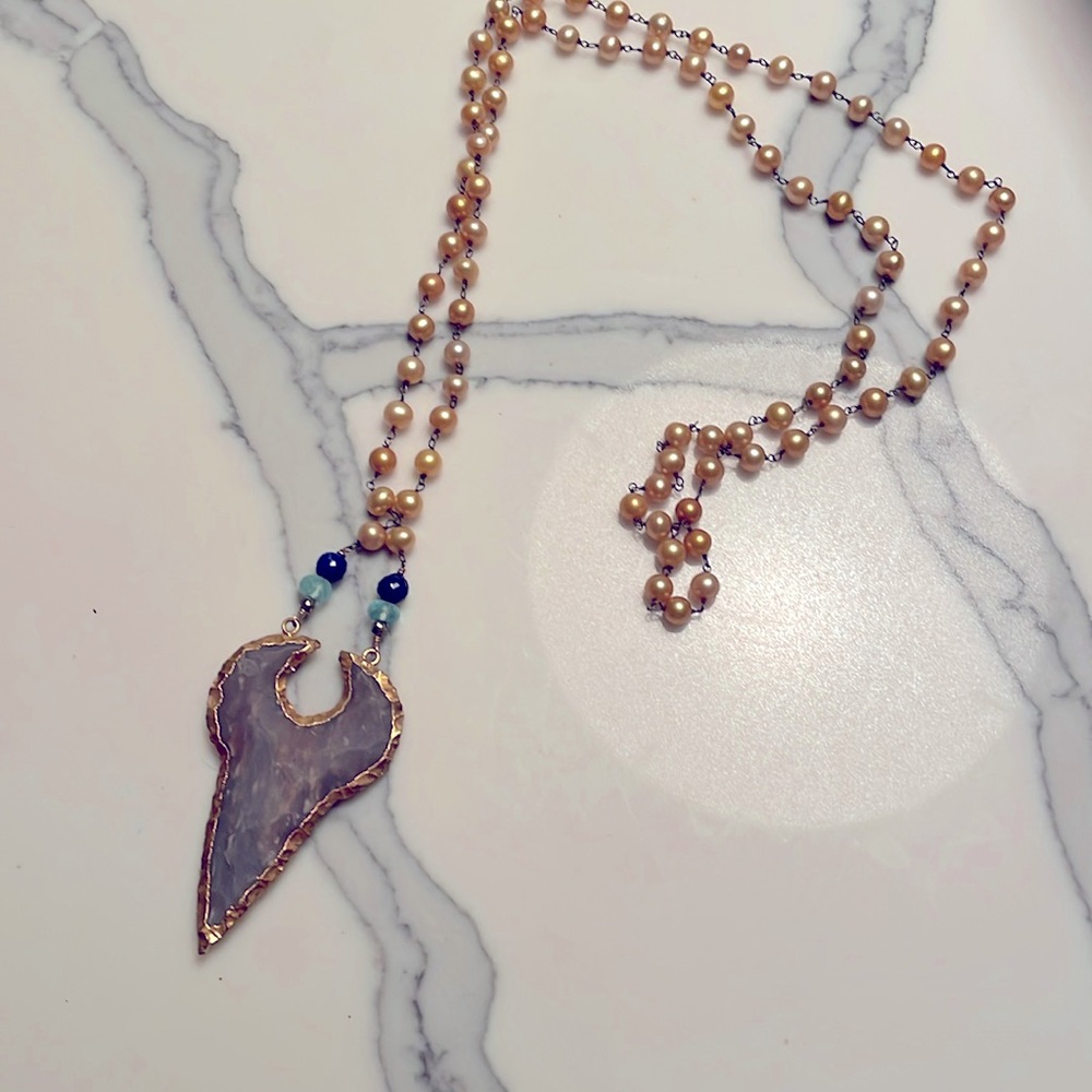 Stunning Alana Bess arrowhead pearl gold vermeil necklace ❤️